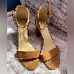 ❌SOLD❌ CL by Laundry 3” heels size 7.5 womens